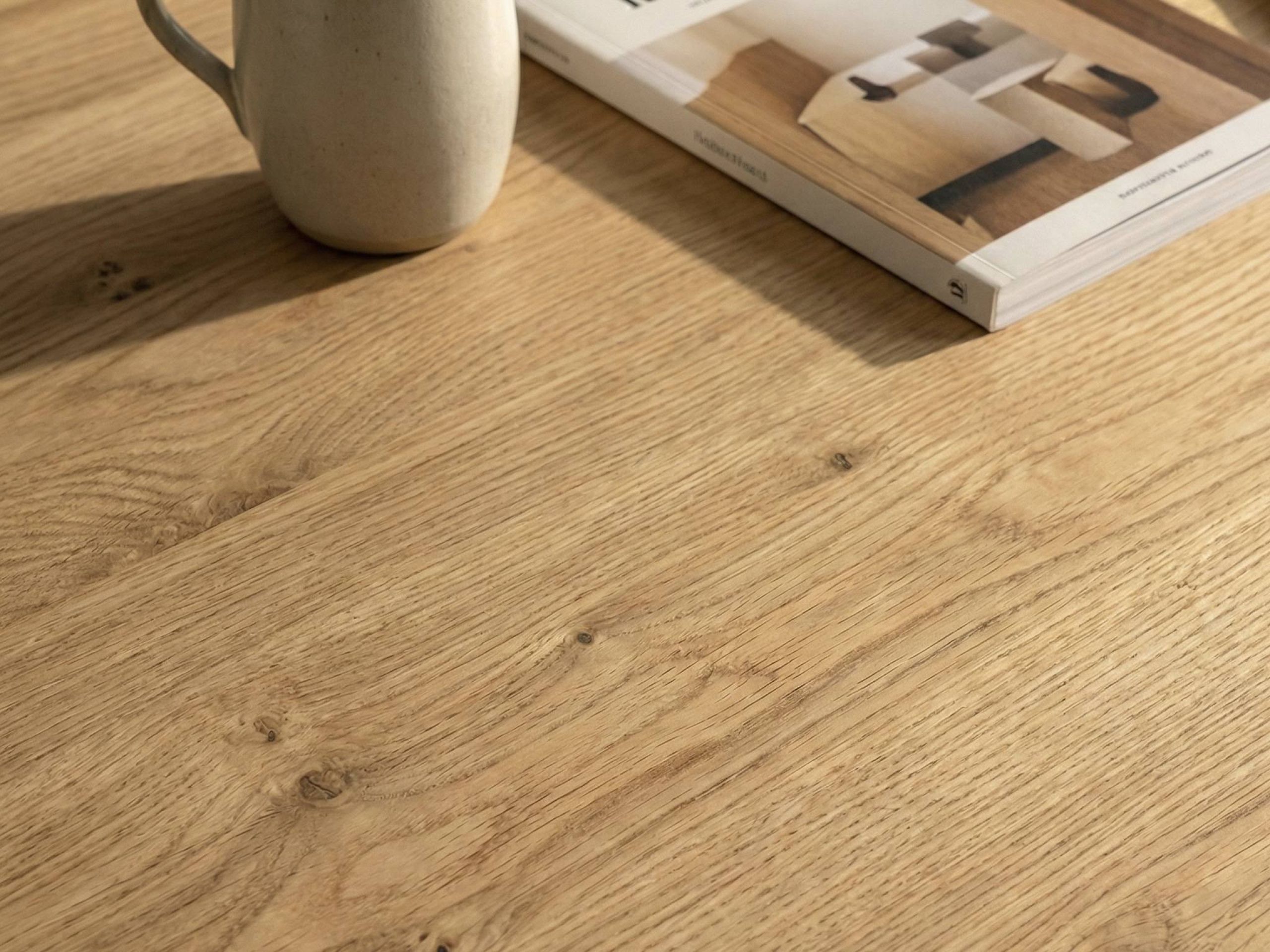 Geborstelde eiken eetttafel