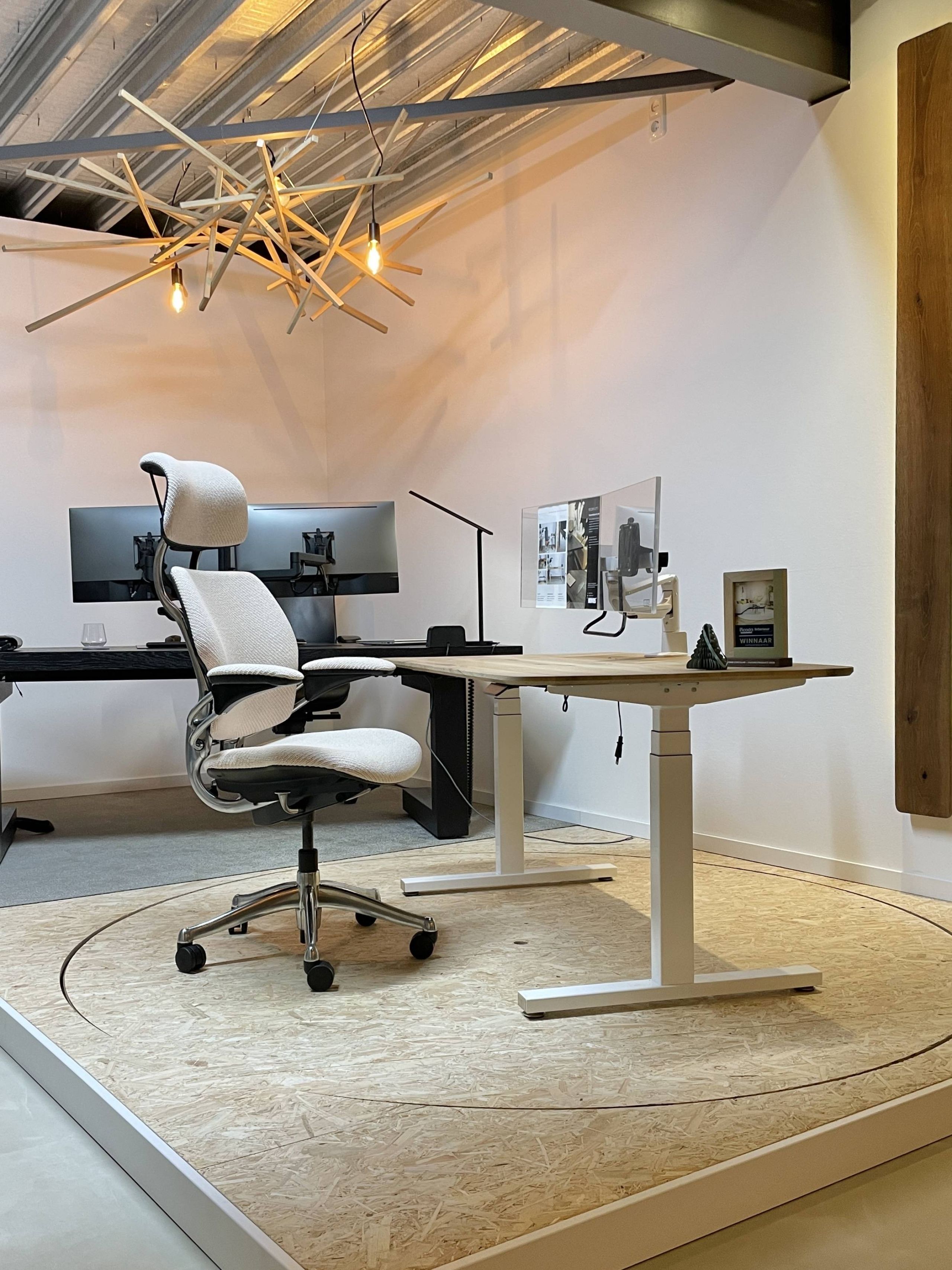 Design zit-sta bureau Bruut. The One Slim