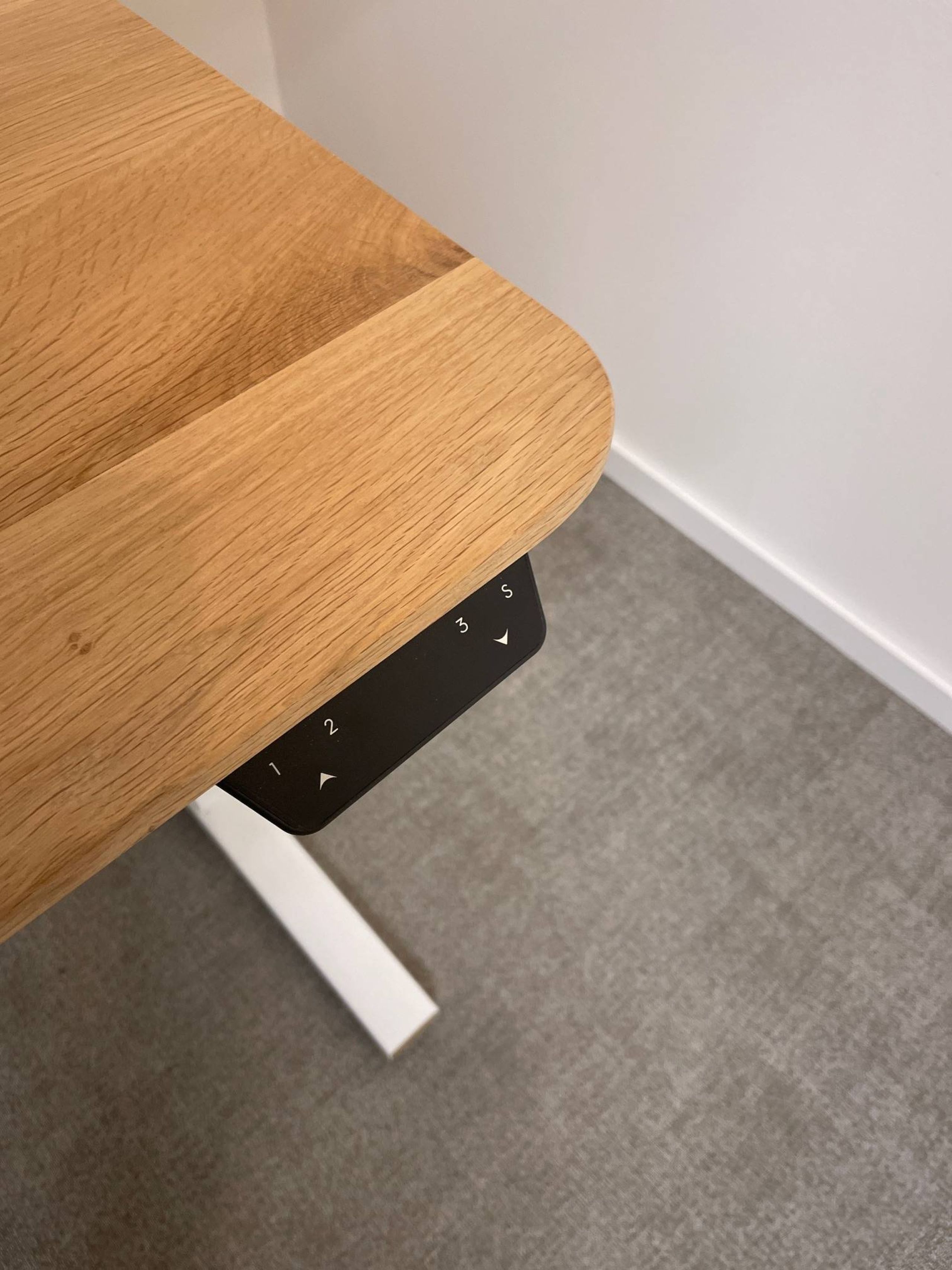 Rechtoekig eiken bureaublad met afgeronde hoeken