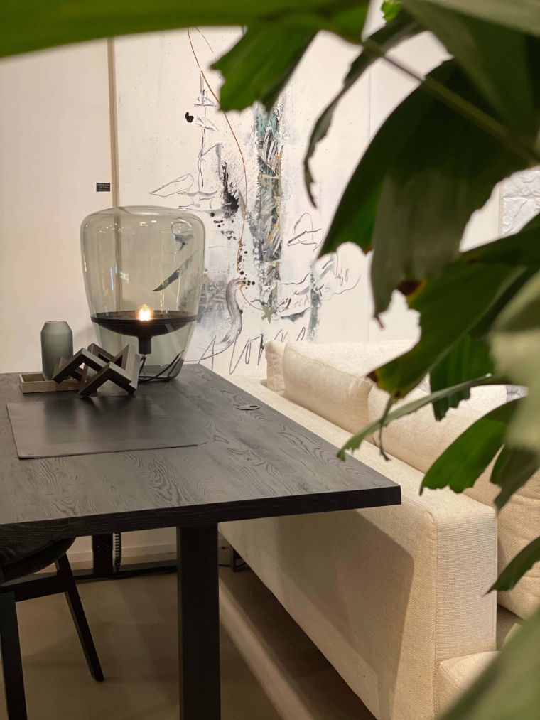 Zwart behandeld design zit-sta bureau