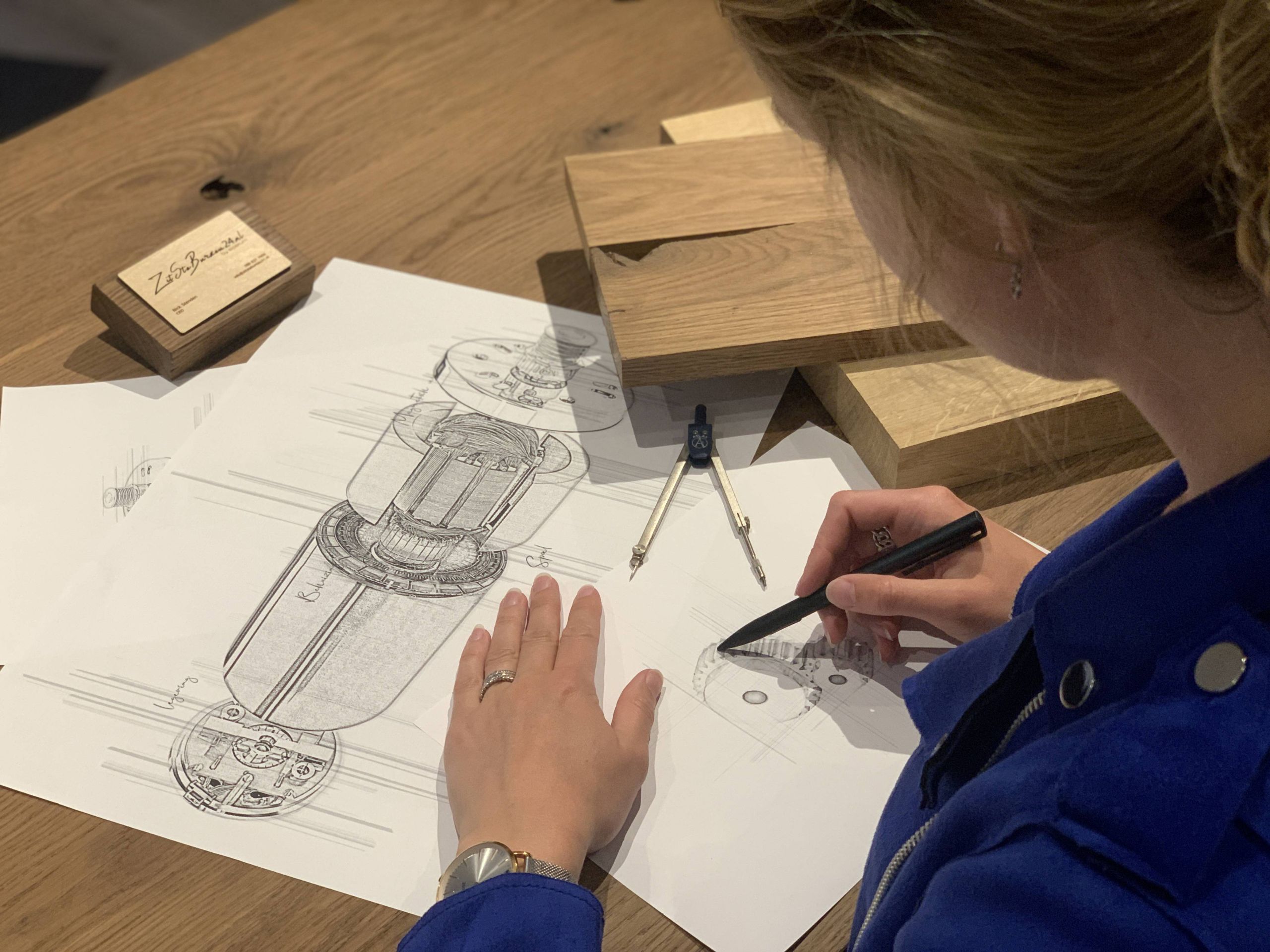 Ontwerpen motor en zit-sta bureau