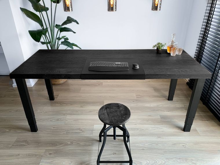 Luxe bureau met 4 motoren en zwart eiken.