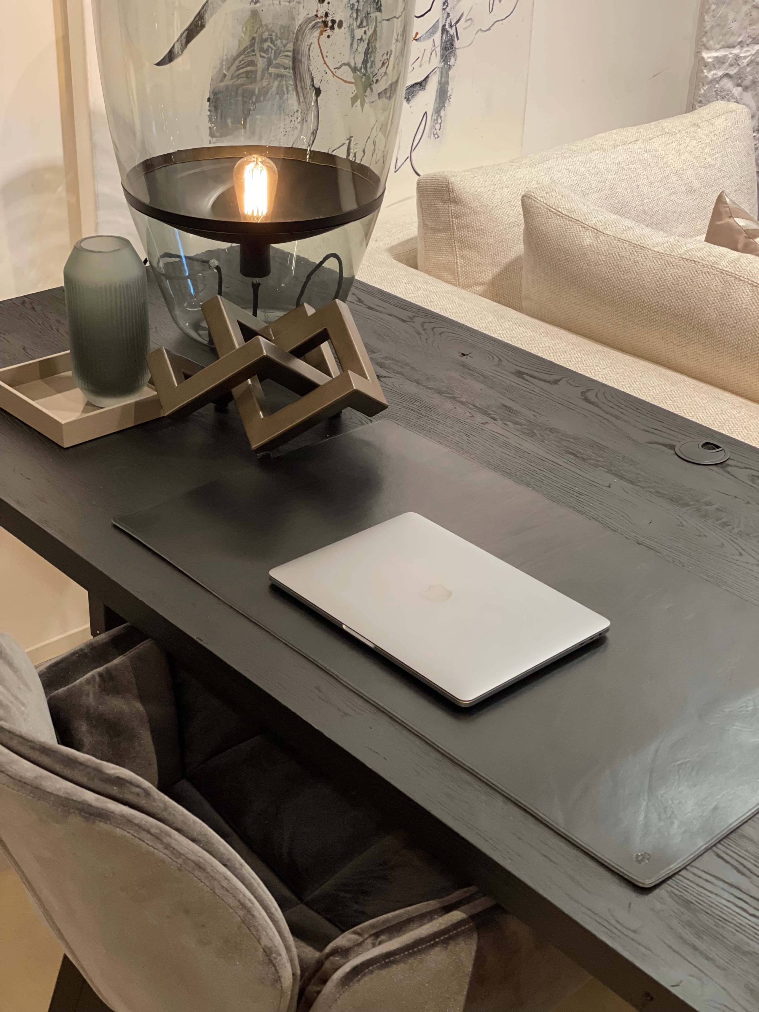 Elektrisch in hoogte verstelbaar design zit-sta bureau