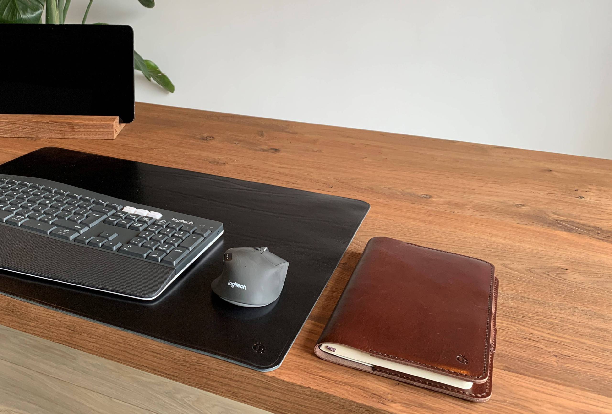 Donker eiken zit-sta tafel