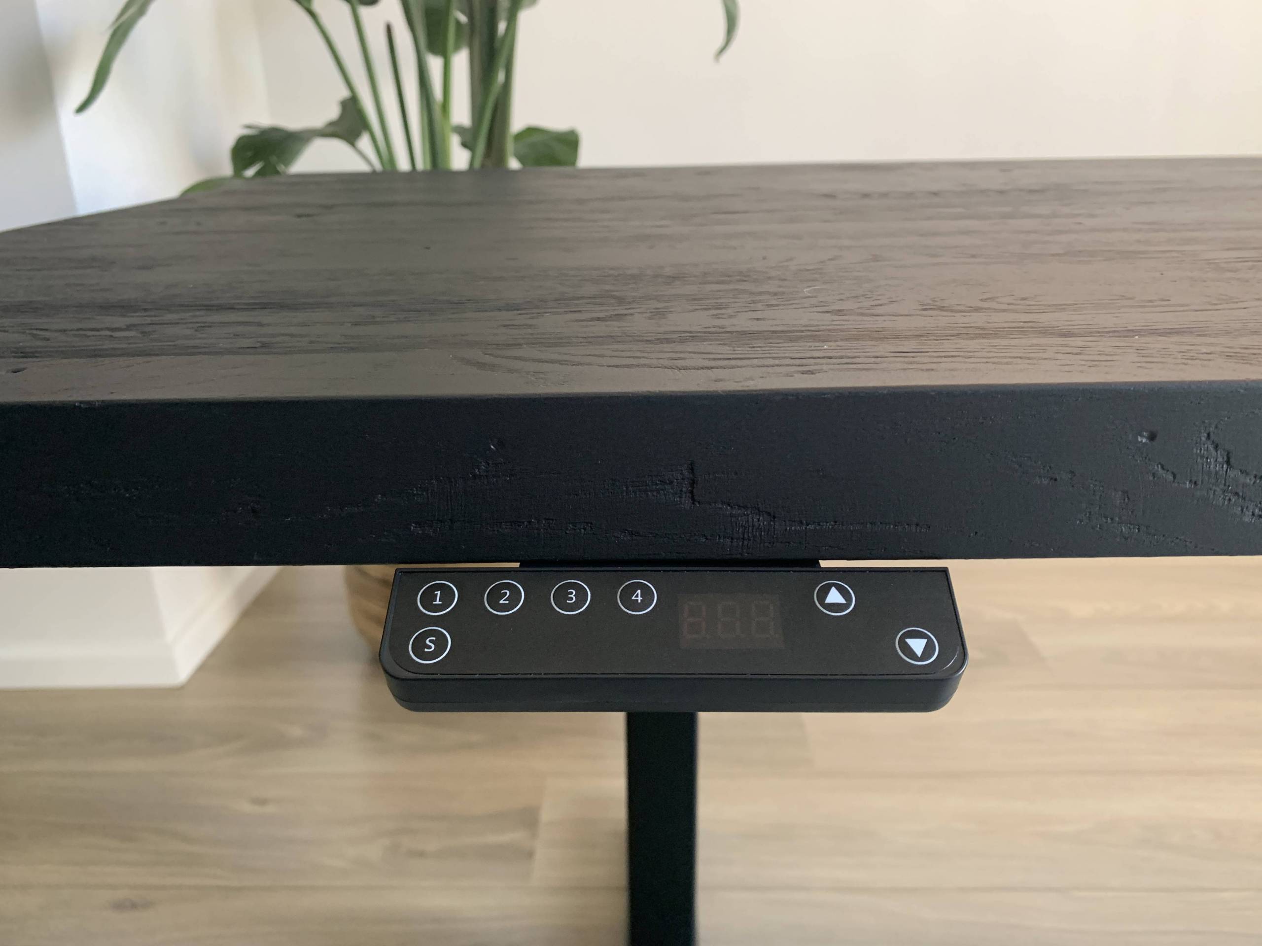 Display zwart en bureaublad zwart eiken zit-sta bureau