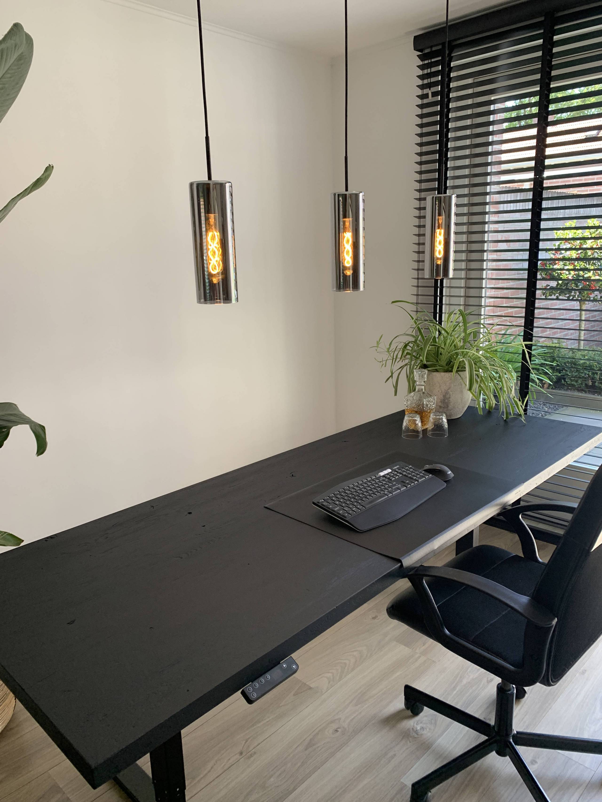 Inrichting bureau zit-sta bureau eiken zwart