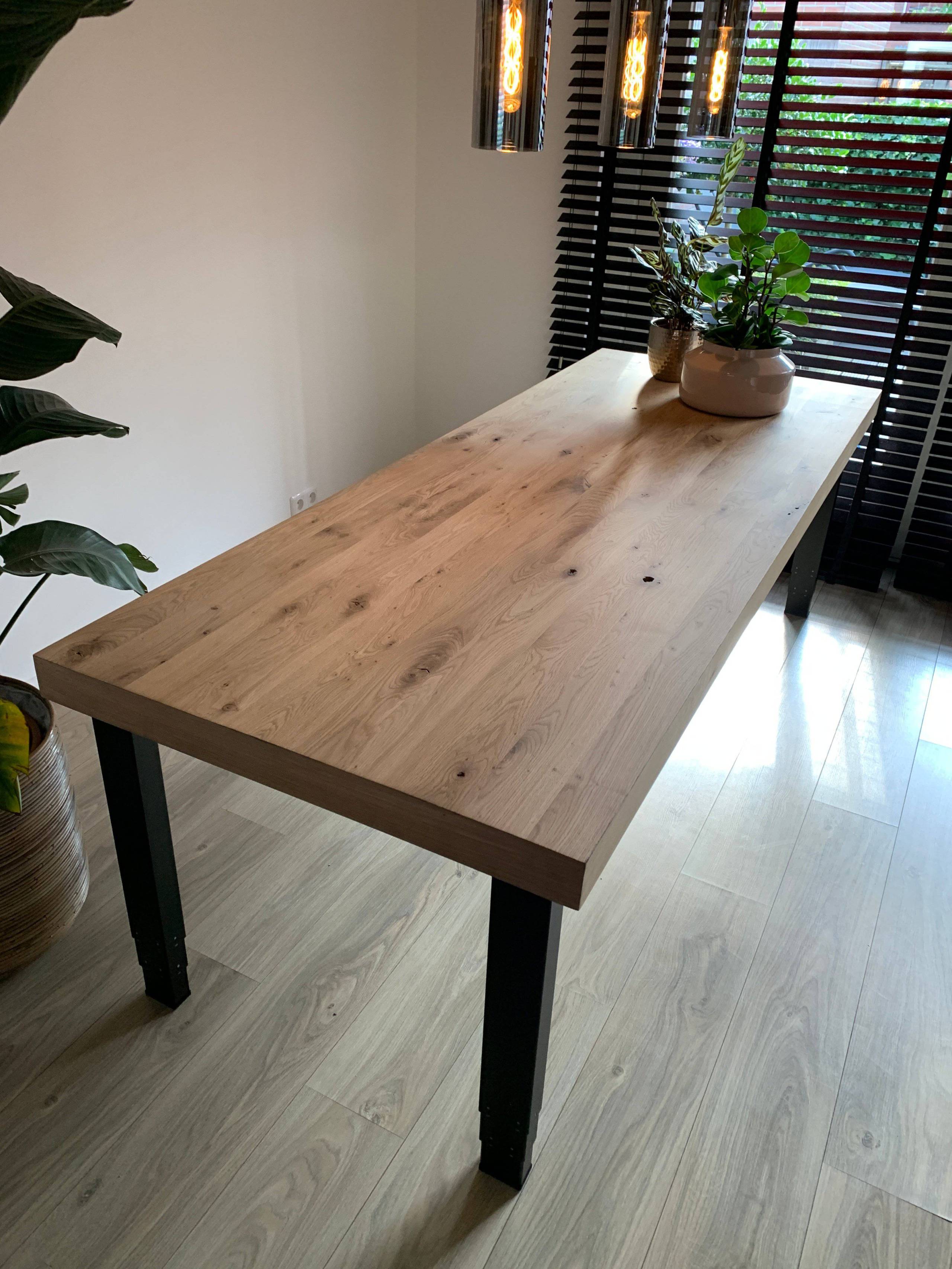 Ergonomische design vergadertafel van eiken