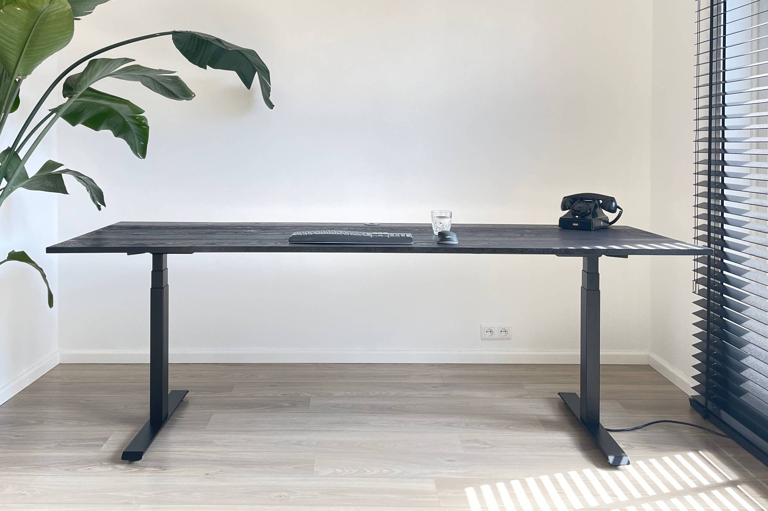 Zwart eiken zit-sta bureau van Erperium