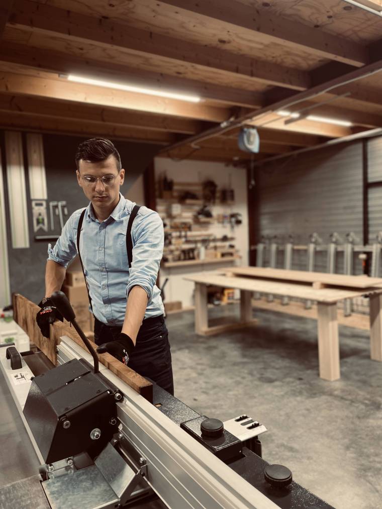Atelier houtbewerking, zit sta bureaus